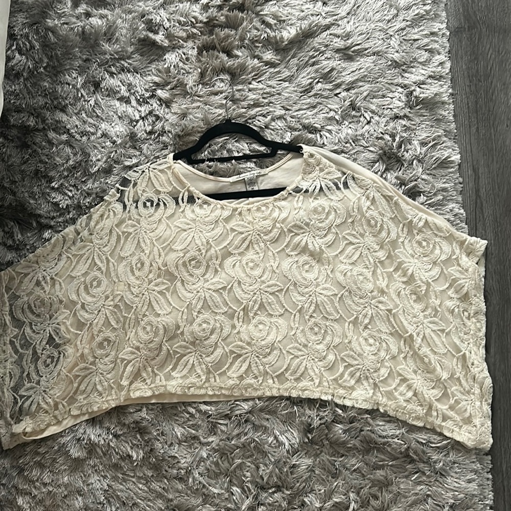Cream lace front float sleeve crop top
